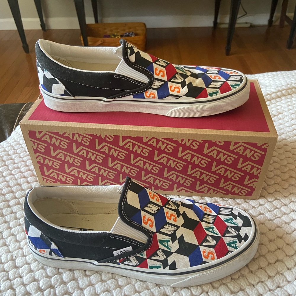 Mens Vans slip-on tennis shoes size 10